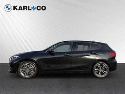 Black sapphire metallic (schwarz) Gebraucht 2021 BMW 118 Sport Line Kleinwagen | 24.998 € (Etwas zu teuer)
