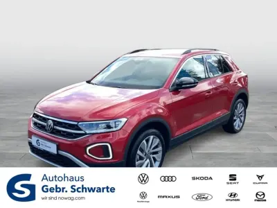 Gebraucht VW T-Roc Move 150 PS (110 kW) 2023 Rot SUV