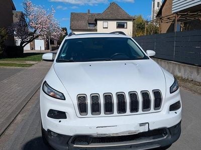 Weiß Gebraucht 2016 Jeep Cherokee SUV | 15.000 € (Etwas zu teuer)