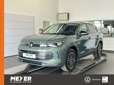 Neu VW Tiguan 150 PS (110 kW) 2026 Cipressinogrün metallic SUV