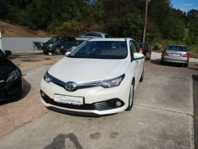 Gebraucht Toyota Auris Comfort 111 PS (81 kW) 2015 Weiß Kombi