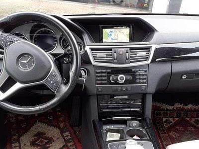 Gebraucht Mercedes E220 Avantgarde 170 PS (125 kW) 2012 Blau Limousine