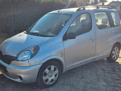 Gebraucht Toyota Yaris Verso Sol 106 PS (77 kW) 2002 Silber Van / Kleinbus