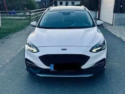Używany Ford Focus Active 125 KM (91 kW) 2019 Biały Sedan/Limuzyna