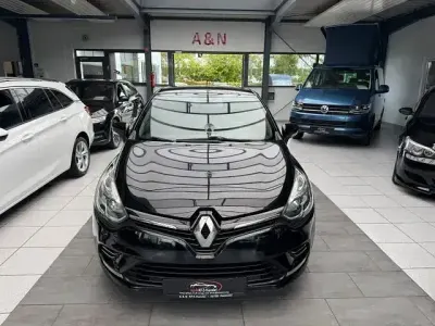 Używany Renault Clio IV Initiale Paris 73 KM (53 kW) 2017 Czarny Sedan/Limuzyna