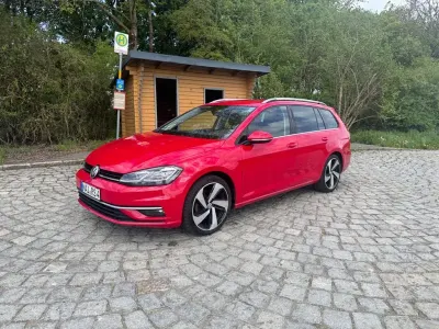 Używany VW Golf VII Highline 150 KM (110 kW) 2019 Czerwony Kombi