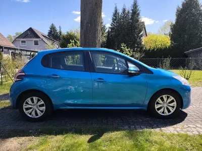 Gebraucht Peugeot 208 Allure 95 PS (69 kW) 2012 Blau Kleinwagen