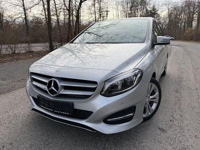 Gebraucht Mercedes B200 Urban 156 PS (114 kW) 2015 Silber Van / Kleinbus