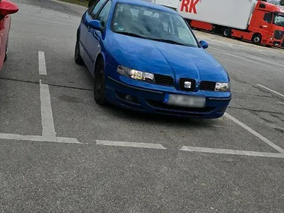 Usata Seat Leon 105 CV (77 kW) 2005 Blu Utilitaria