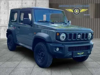 Gebraucht Suzuki Jimny Comfort 102 PS (75 kW) 2023 Medium gray SUV