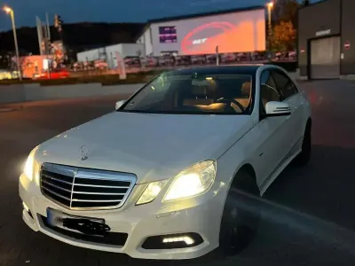 Gebraucht Mercedes E250 204 PS (150 kW) 2010 Weiß Limousine