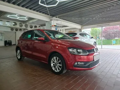Gebraucht VW Polo LOUNGE 90 PS (66 kW) 2015 Rot Limousine