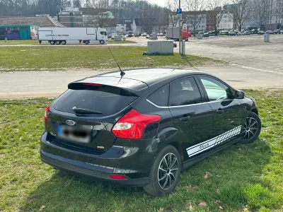 Gebraucht Ford Focus 125 PS (91 kW) 2014 Schwarz Coupé