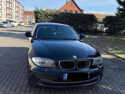 Gebraucht BMW 116 122 PS (89 kW) 2010 Schwarz Kleinwagen
