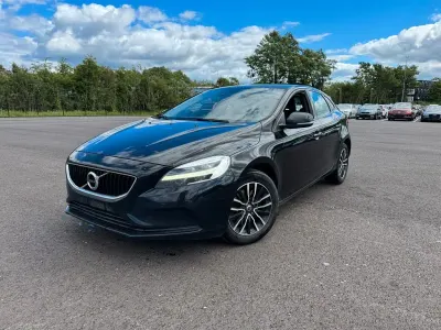 Gebraucht Volvo V40 Momentum 150 PS (110 kW) 2017 Schwarz Limousine
