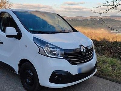 Weiß Gebraucht 2017 Renault Trafic Expression Van / Kleinbus | 13.600 € (Guter Preis)