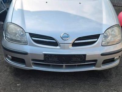Nissan Almera Tino
