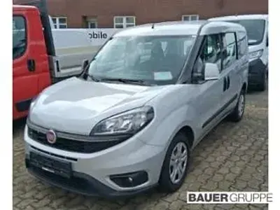 Gebraucht Fiat Doblò 101 PS (74 kW) 2022 Silber Van / Kleinbus