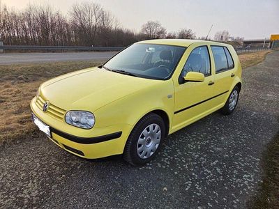 Gebraucht VW Golf IV Comfortline 102 PS (75 kW) 2001 Gelb Limousine