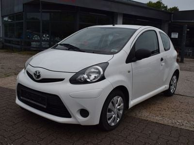 Gebraucht Toyota Aygo Basis 68 PS (50 kW) 2012 Weiß Kleinwagen
