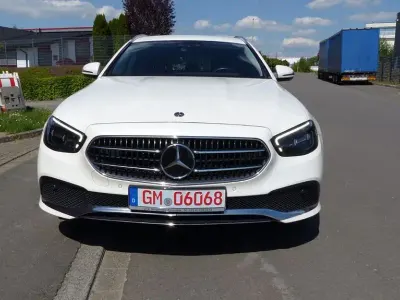 Gebraucht Mercedes E300 Avantgarde 194 PS (142 kW) 2022 Diamantweiss Kombi