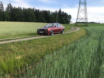 Rot Gebraucht 1986 BMW 325 Basis Limousine | 24.900 €