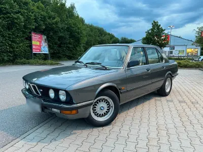 Gebraucht BMW 520 130 PS (95 kW) 1982 Grau Limousine