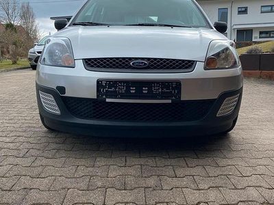 Gebraucht Ford Fiesta 70 PS (51 kW) 2006 Silber Kleinwagen