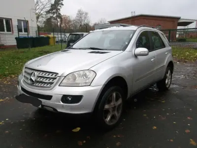 Gebraucht Mercedes ML320 224 PS (164 kW) 2007 Silber SUV