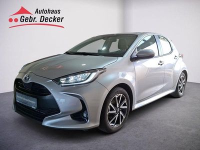 Gebraucht Toyota Yaris Hybrid Basis 116 PS (85 kW) 2023 Shimmering silver metallic Limousine