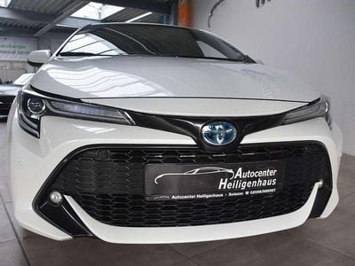 Gebraucht Toyota Corolla Hybrid Team 122 PS (89 kW) 2022 Weiß Limousine