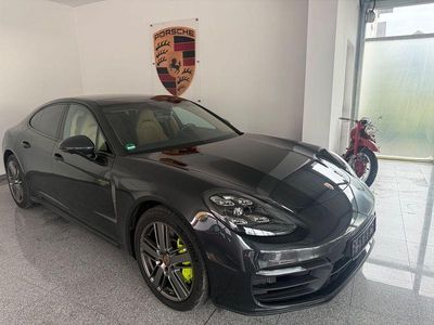 Porsche Panamera 4