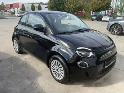 Gebraucht Fiat 500e Action 69 kW (95 PS) 2023 Onyx schwarz) (schwarz Kleinwagen