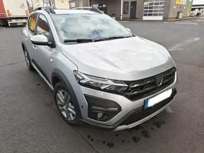 Używany Dacia Sandero Comfort 101 KM (74 kW) 2021 Srebrny Sedan/Limuzyna