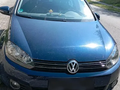 Gebraucht VW Golf VI Team 105 PS (77 kW) 2011 Blau Kleinwagen