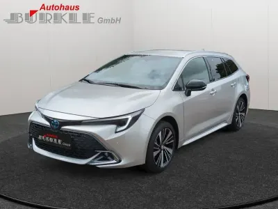 Neu Toyota Corolla 133 PS (97 kW) 2025 Silber Kombi