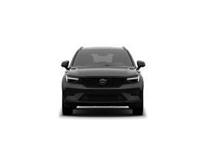 Neu Volvo XC40 Plus 163 PS (119 kW) 2026 Schwarz (onyx black / metallic) SUV
