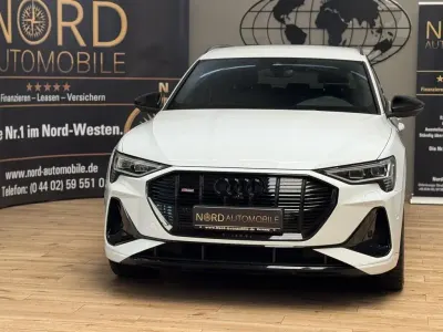Gebraucht Audi e-tron Black Edition 300 kW (408 PS) 2022 Gletscherweiß metallic (metallic) SUV