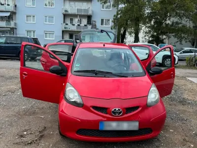 Używany Toyota Yaris 75 KM (55 kW) 2008 Czerwony Hatchback