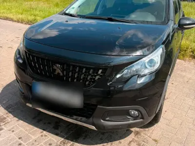 Gebraucht Peugeot 2008 131 PS (96 kW) 2019 Schwarz SUV