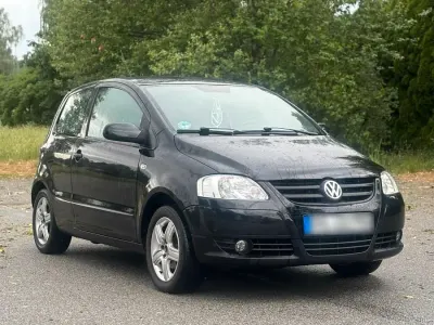 Gebraucht VW Fox 55 PS (40 kW) 2010 Schwarz Kleinwagen