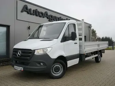 Używany Mercedes Sprinter 190 KM (139 kW) 2023 Biały Van