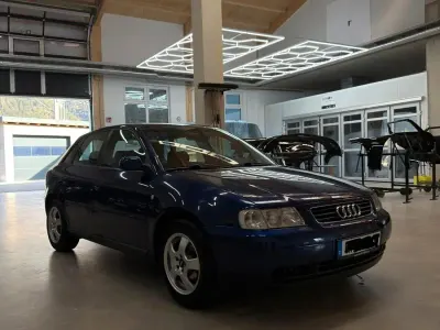 Second-hand Audi A3 101 CP (74 kW) 2000 Albastru Hatchback