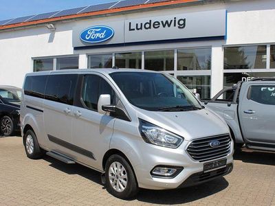 Gebraucht Ford Tourneo Titanium 131 PS (96 kW) 2022 Silber Van / Kleinbus