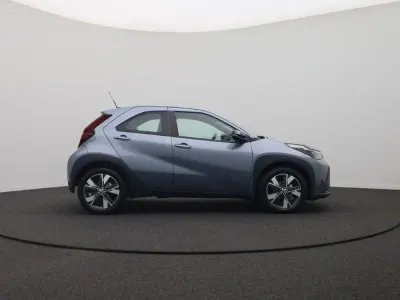 Neu Toyota Aygo X X-pure 116 PS (85 kW) 2026 Celestite grey metallic SUV