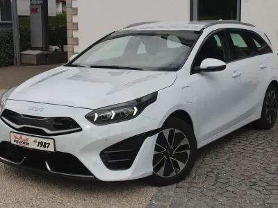 Gebraucht Kia Ceed Spirit 141 PS (103 kW) 2023 Weiß Kleinwagen