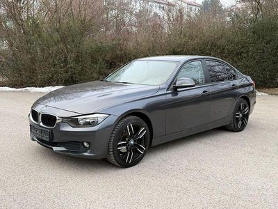 Grau Gebraucht 2012 BMW 318 Luxury Line Limousine | 9.700 € (Fairer Preis)