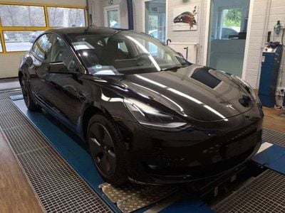 Begagnad Tesla Model 3 Standard Range Plus 239 kW (325 HK) 2022 Svart Sedan