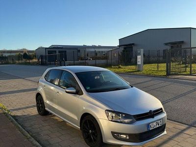 Usado VW Polo Team 70 HP (51 kW) 2010 Prateado Citadino