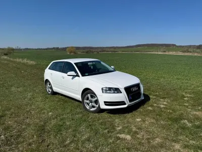 Gebraucht Audi A3 Ambiente 105 PS (77 kW) 2010 Weiß Kleinwagen